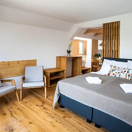 Lucka Quiet Location, Free Bikes, Big Garden, Doctor Apartman *