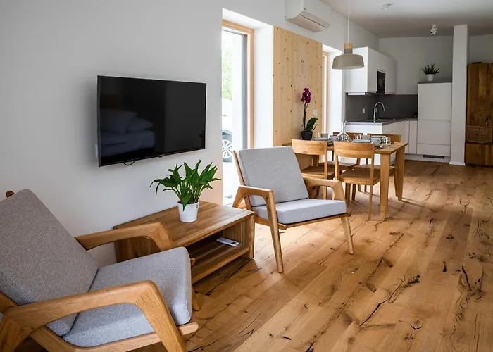 Lucka Quiet Location, Free Bikes, Big Garden, Doctor Apartment